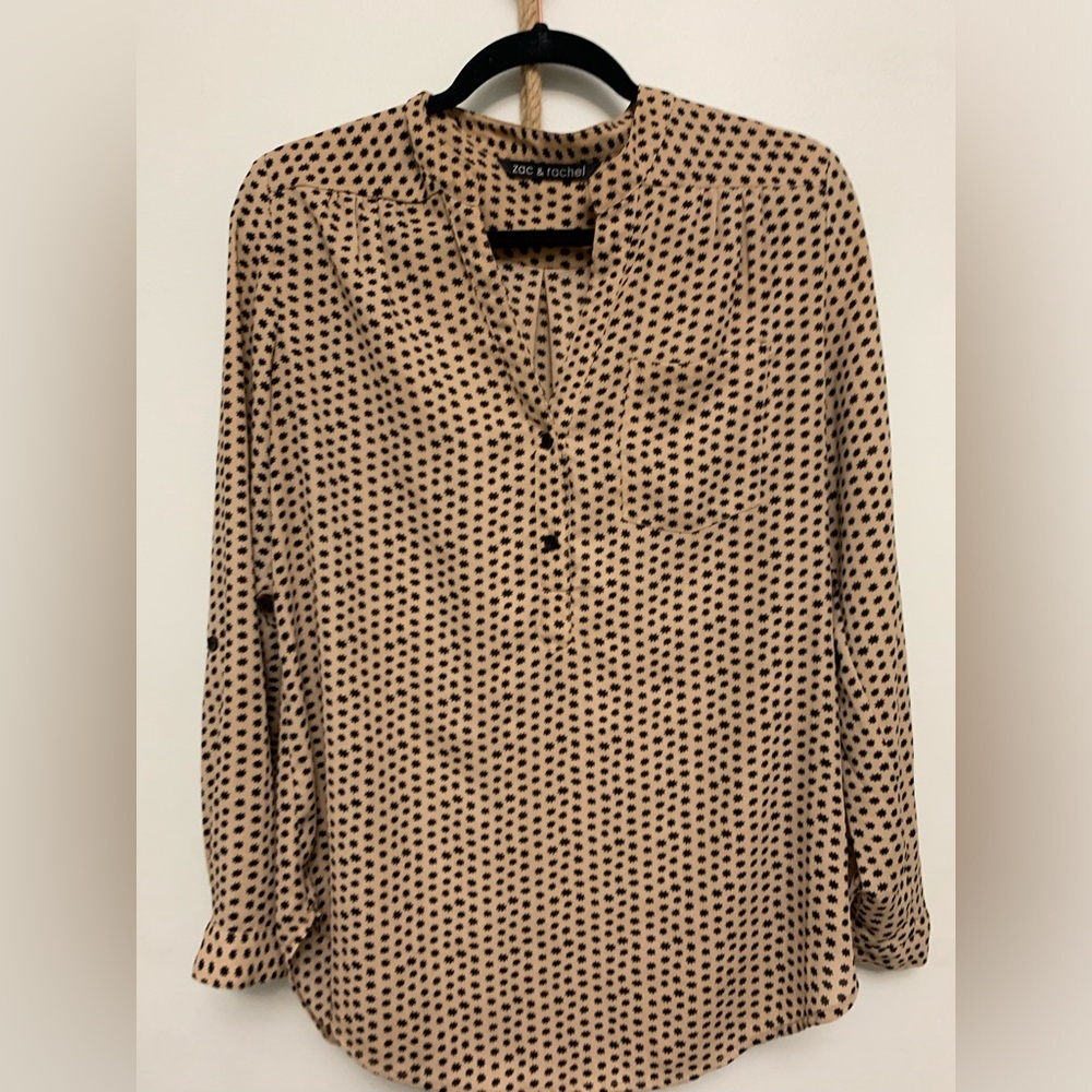 Zac and Rachel womens tan and black blouse